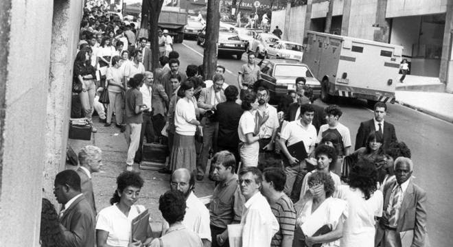 Confisco Da Poupan A Do Plano Collor Completa Anos Folha De Alagoas