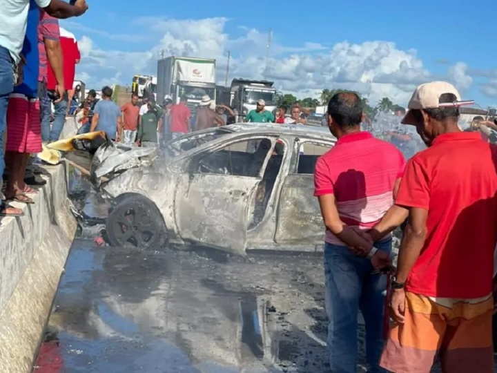 Motorista morre carbonizado ao colidir contra mureta em Teotônio Vilela