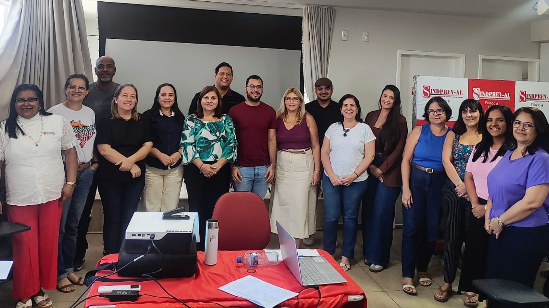 Profissionais da assistência social reestruturam o FETSUAS/AL em assembleia estadual em Maceió