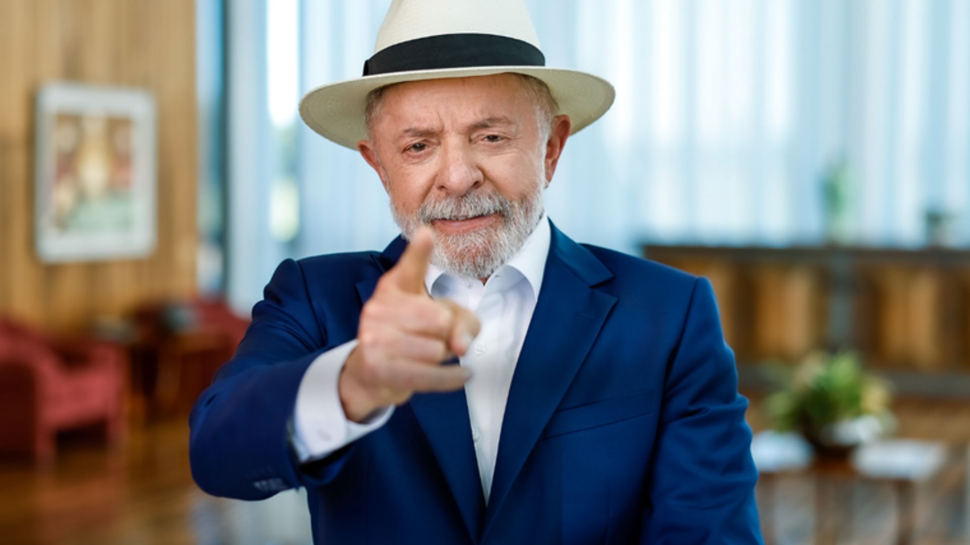 Lula promove fim da escala 6×1 e agenda econômica em rede nacional