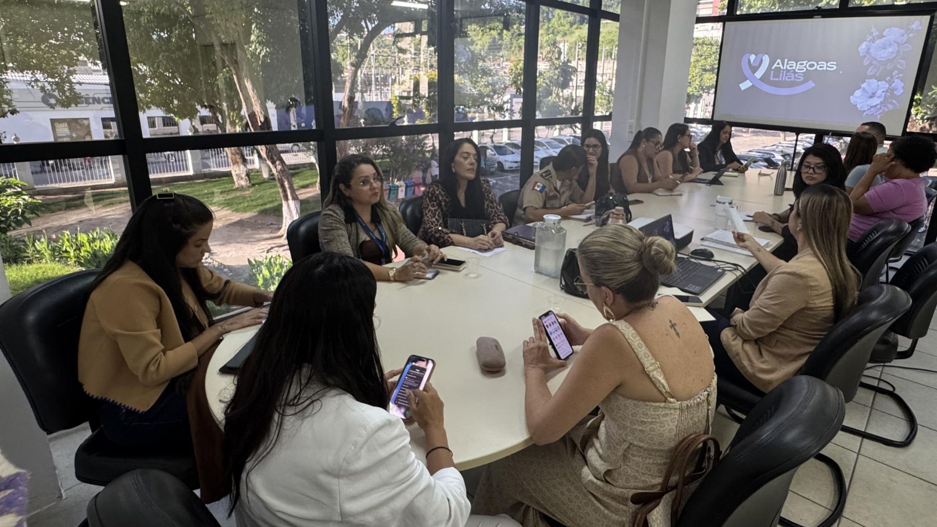Secretaria da Mulher define ações da rede de proteção às mulheres com comitê gestor